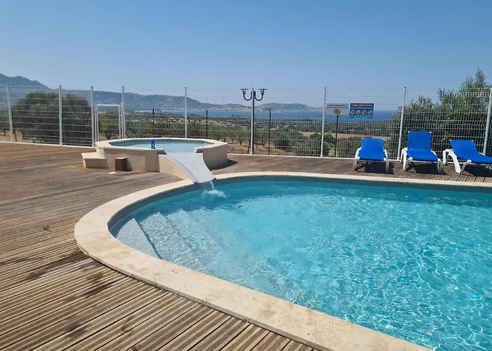 Vue Mer, Piscine, Minigolf, Parking דירה *